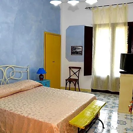 Palazzo Lupo فندق مبيت وإفطار سنتولا